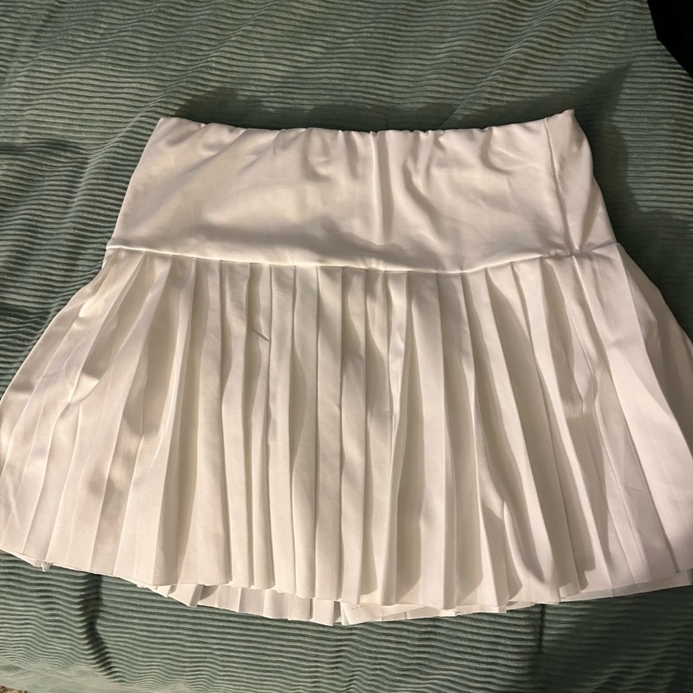 Elegant White Pleated Skirt